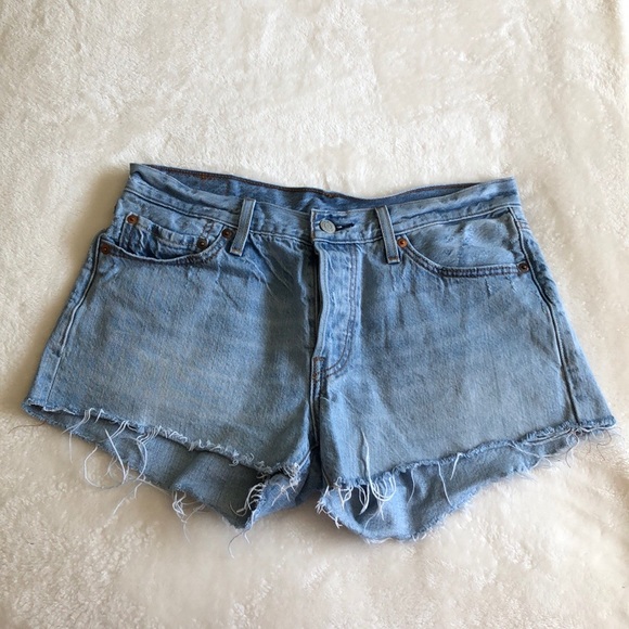 Levi Shorts - Picture 7 of 7